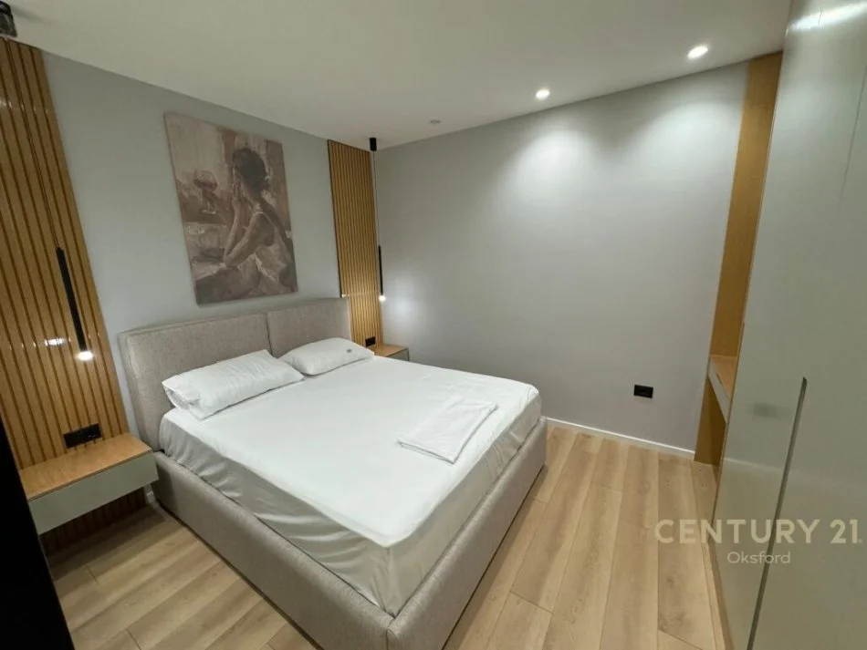 Tirane, jepet me qera 1+1 Kati 3, 84 m² 1.300 € (Mine Peza)