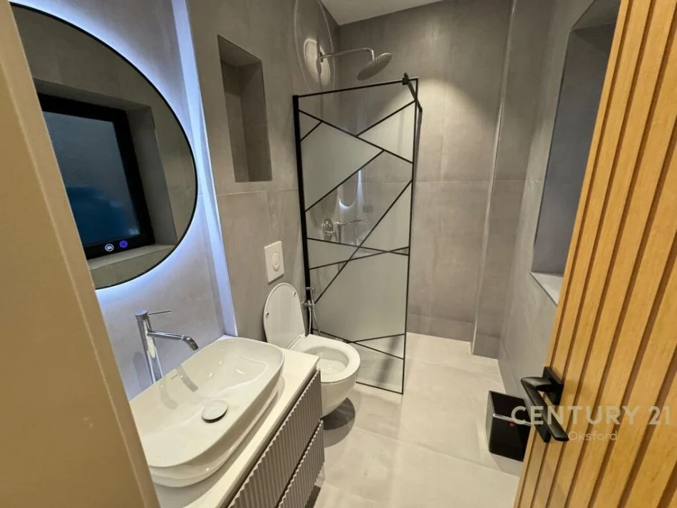 Tirane, jepet me qera 1+1 Kati 3, 84 m² 1.300 € (Mine Peza)