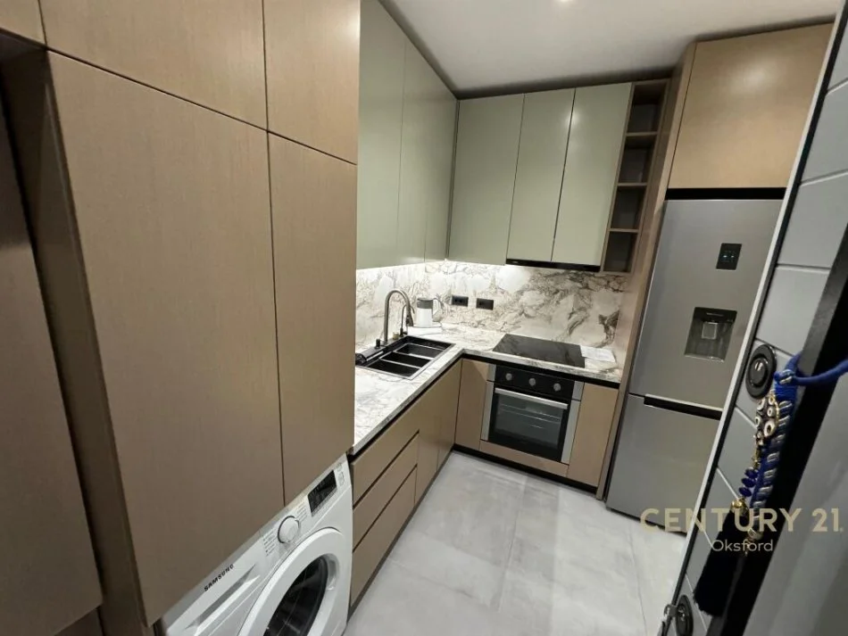 Tirane, jepet me qera 1+1 Kati 3, 84 m² 1.300 € (Mine Peza)