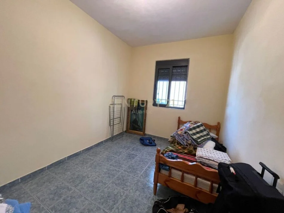 Durres, jepet me qera apartament 2+1+Ballkon , 94 m² 200 € (durres)