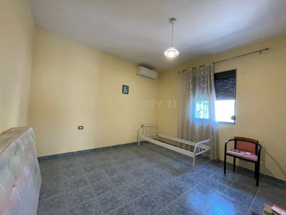 Durres, jepet me qera apartament 2+1+Ballkon , 94 m² 200 € (durres)