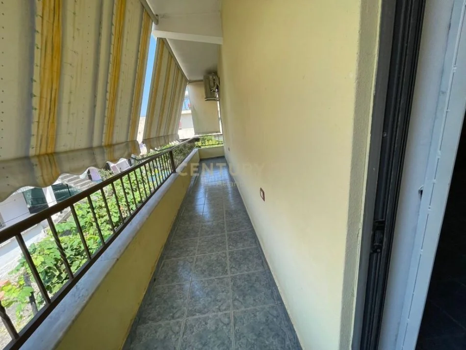 Durres, jepet me qera apartament 2+1+Ballkon , 94 m² 200 € (durres)