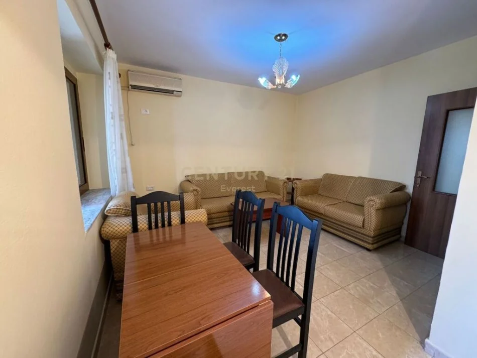 Tirane, jepet me qera apartament 1+1 Kati 2, 60 m² 350 € (Varri Bamit)