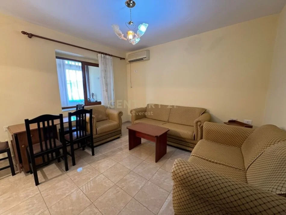 Tirane, jepet me qera apartament 1+1 Kati 2, 60 m² 350 € (Varri Bamit)