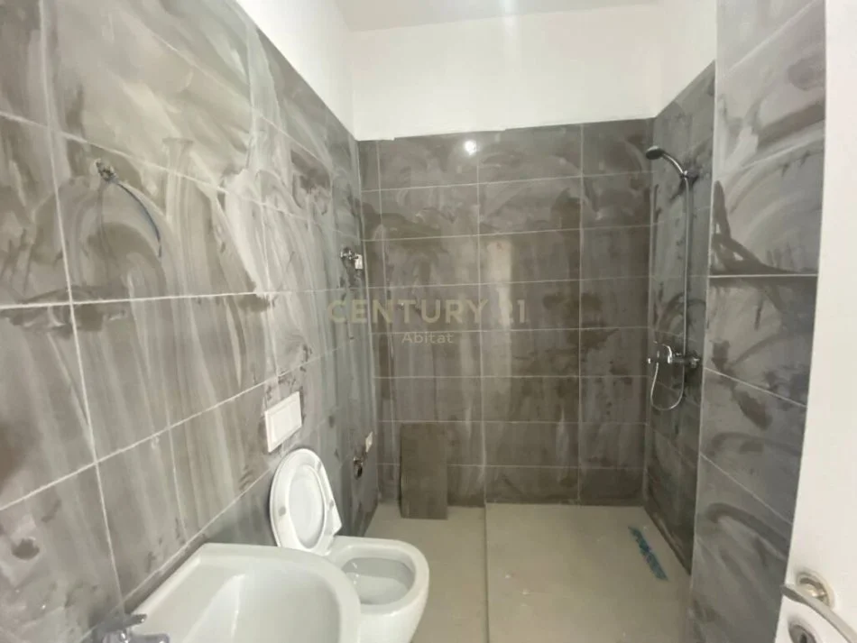 Tirane, shitet apartament 1+1 Kati 5, 76 m² 135.000 € (bulevardi i ri)