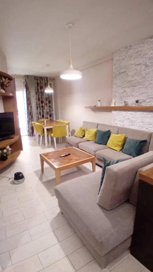 Tirane, jepet me qera apartament 2+1+Ballkon Kati 4, 90 m² 550 € (Kodra e Diellit)