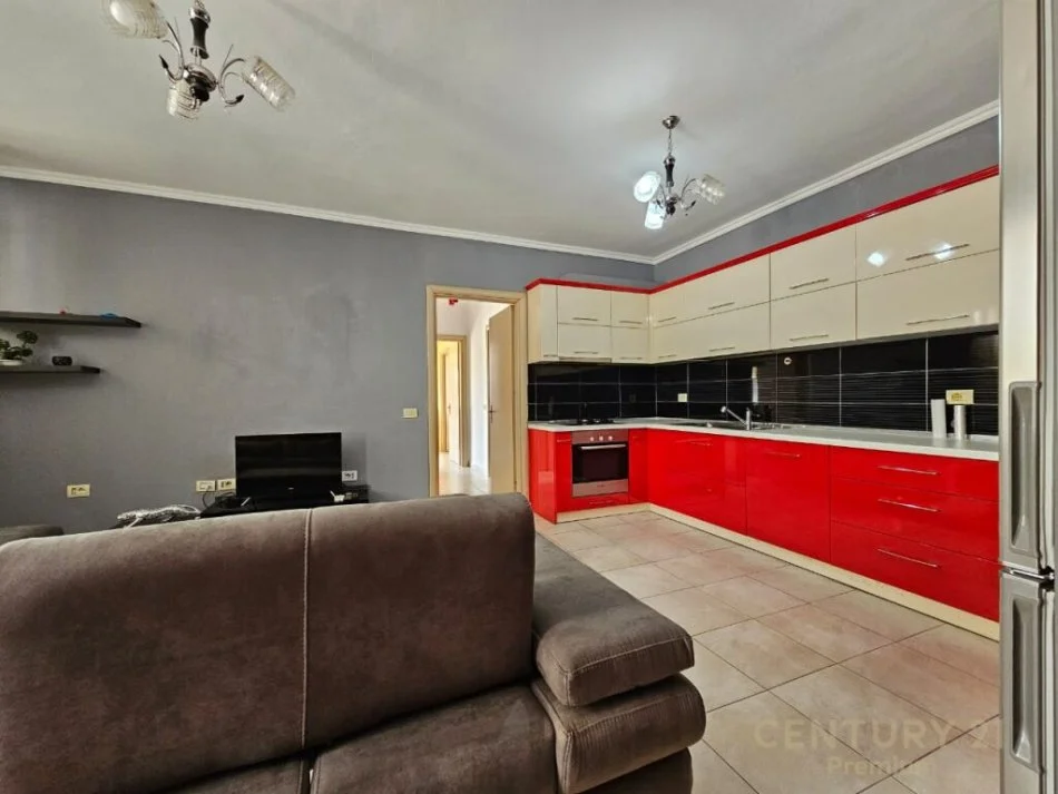 Tirane, jepet me qera apartament 2+1 Kati 1, 91 m² 500 € (ali dem)