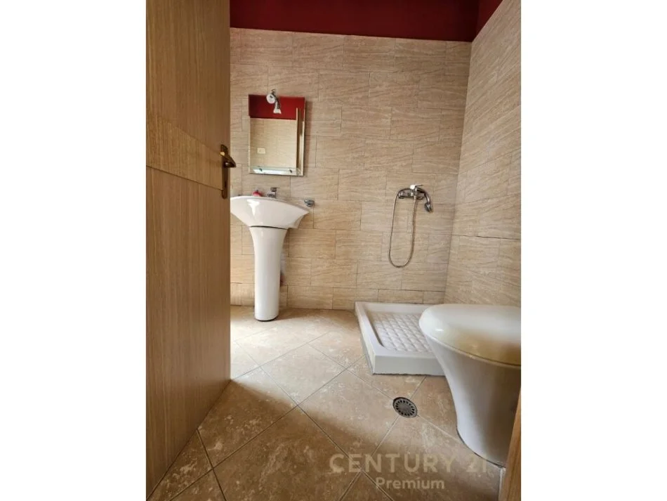 Tirane, jepet me qera apartament 2+1 Kati 1, 91 m² 500 € (ali dem)
