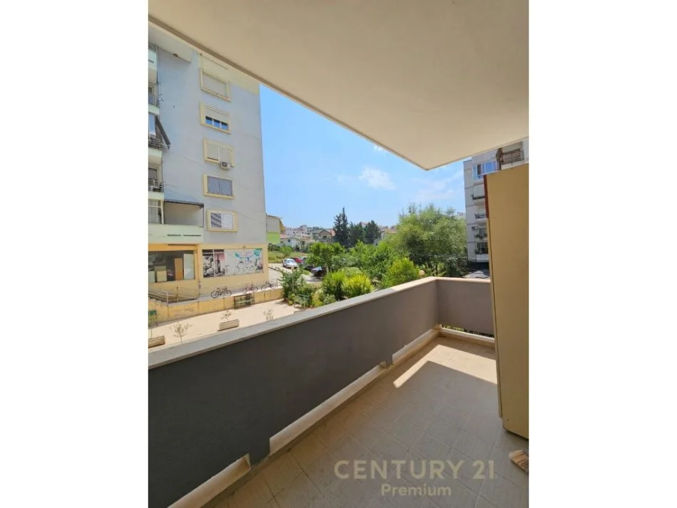 Tirane, jepet me qera apartament 2+1 Kati 1, 91 m² 500 € (ali dem)