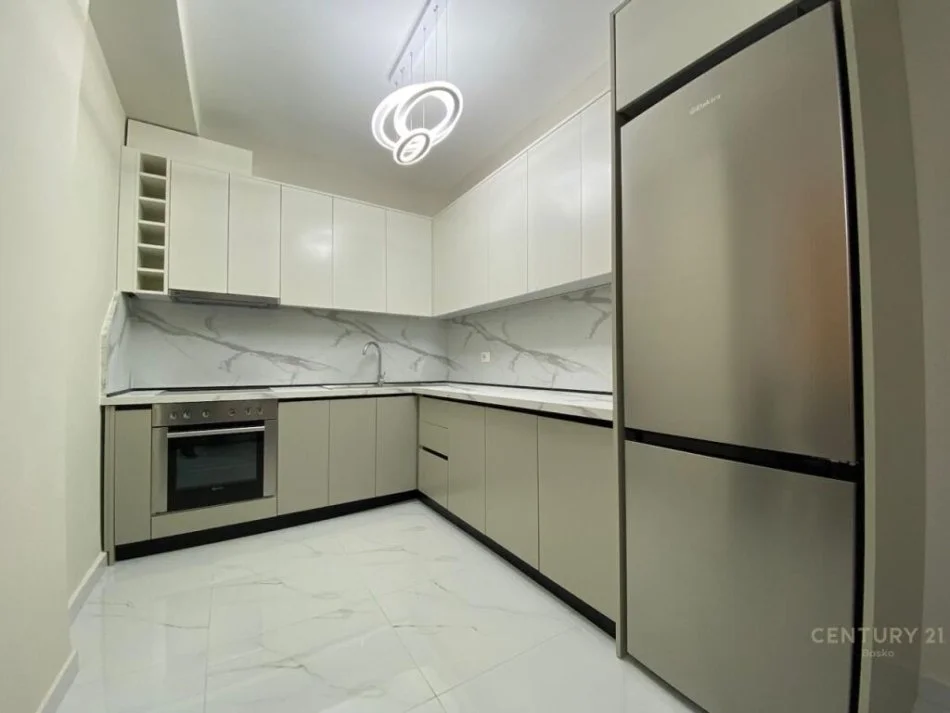 Tirane, jepet me qera apartament 2+1 Kati 6, 100 m² 800 € (prokuroria tiranes)