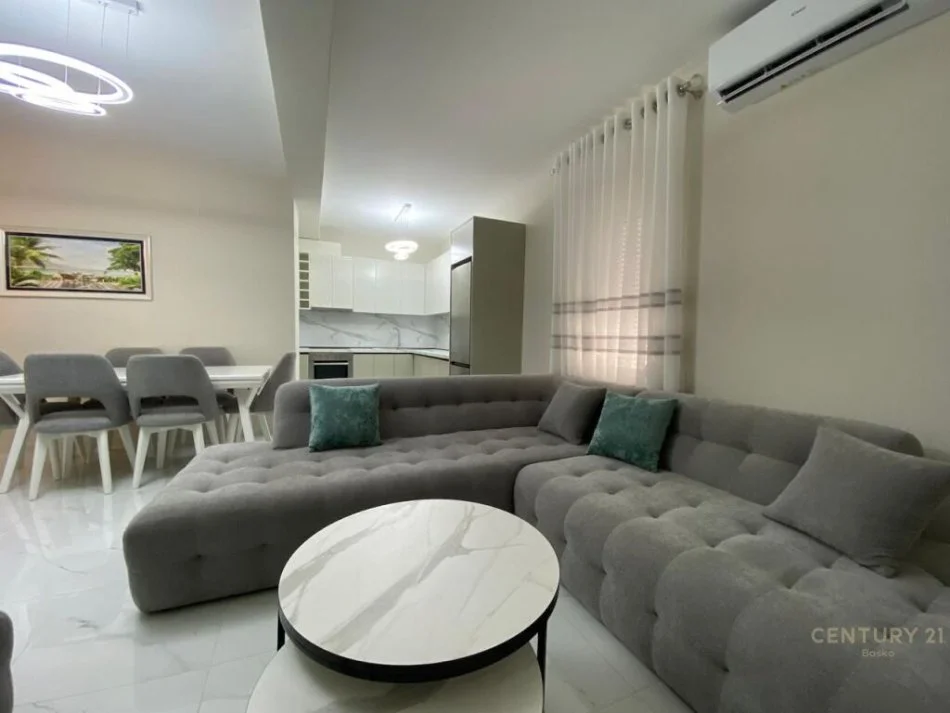Tirane, jepet me qera apartament 2+1 Kati 6, 100 m² 800 € (prokuroria tiranes)