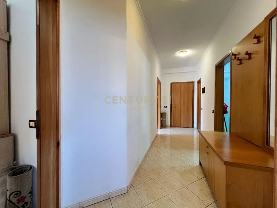 Tirane, jepet me qera apartament 2+1 Kati 2, 89 m² 500 € (shallvaret)