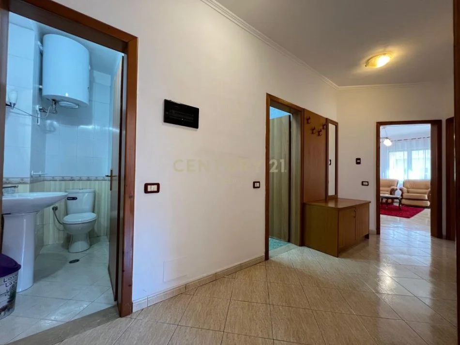 Tirane, jepet me qera apartament 2+1 Kati 2, 89 m² 500 € (shallvaret)