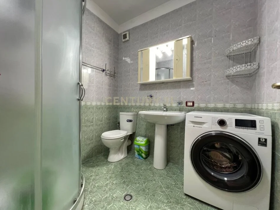 Tirane, jepet me qera apartament 2+1 Kati 2, 89 m² 500 € (shallvaret)