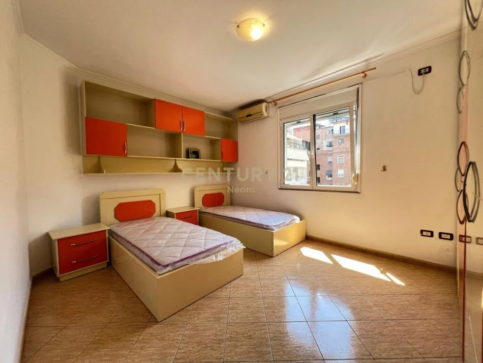 Tirane, jepet me qera apartament 2+1 Kati 2, 89 m² 500 € (shallvaret)