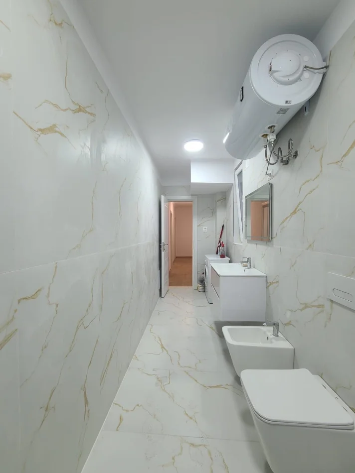 Tirane, jepet me qera apartament 2+1+Aneks+Ballkon Kati 3, 1.000 €