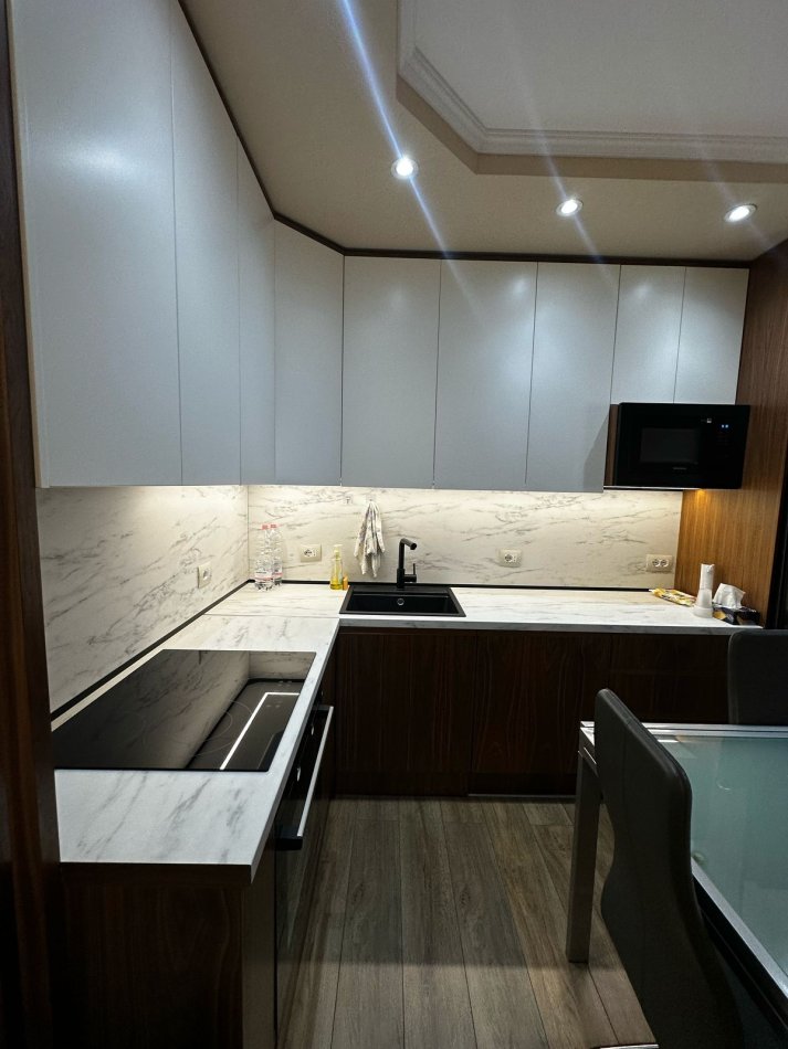 Tirane, jepet me qera apartament 1+1 Kati 5, 70 m² 600 € (BULEVARDI ZOGU I 1)