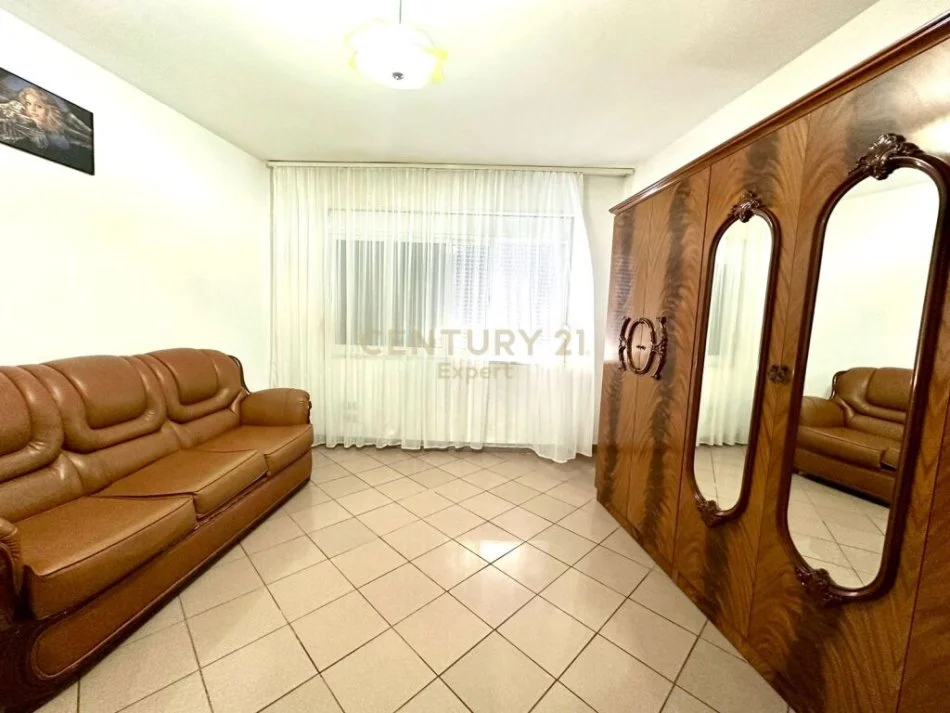Vlore, shitet apartament 1+1 Kati 3, 62 m² 55.000 € (Bashkia Vlore)