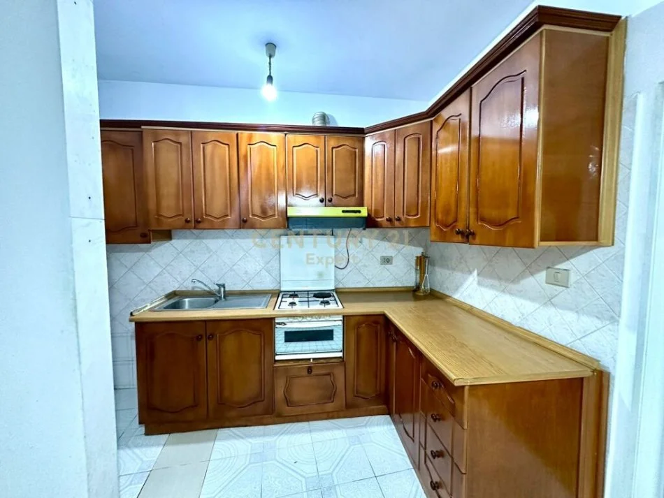 Vlore, shitet apartament 1+1 Kati 3, 62 m² 55.000 € (Bashkia Vlore)