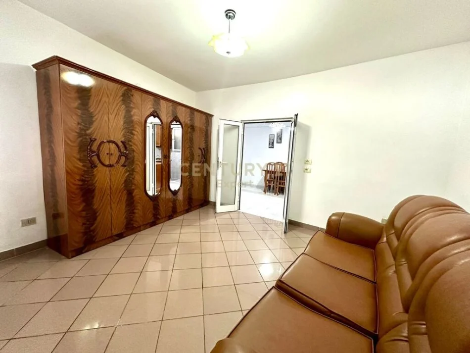 Vlore, shitet apartament 1+1 Kati 3, 62 m² 55.000 € (Bashkia Vlore)