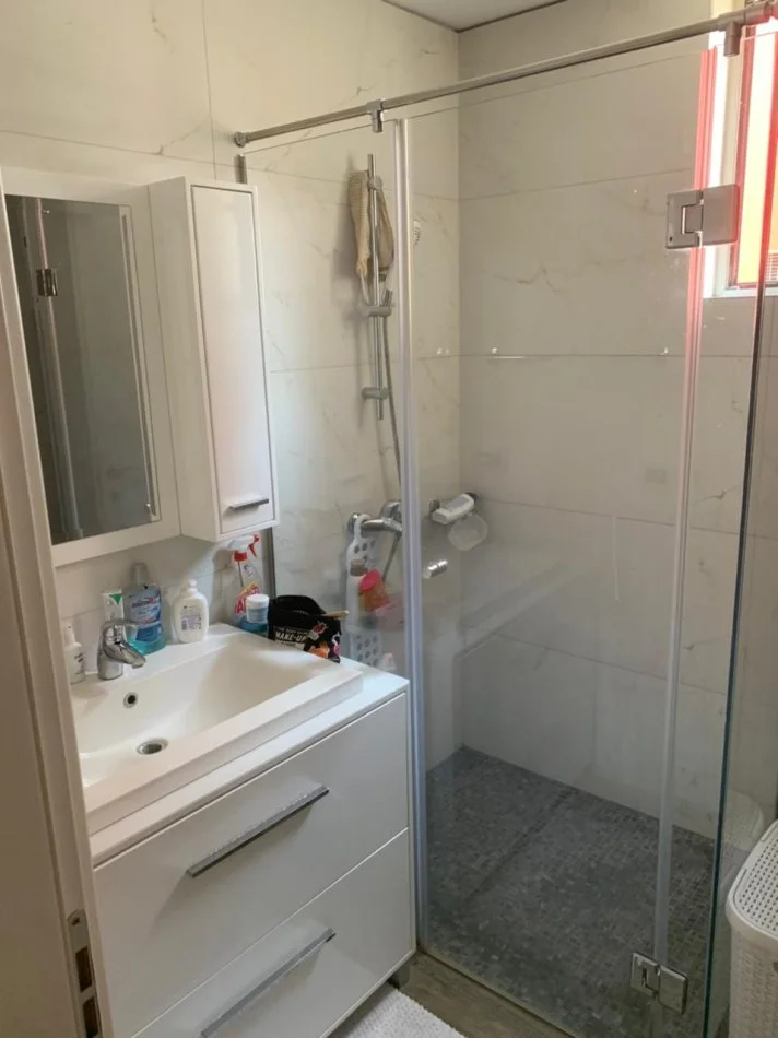 Tirane, jepet me qera 2+1+Ballkon Kati 5, 3.000 € (tek Liqeni Tiranes)