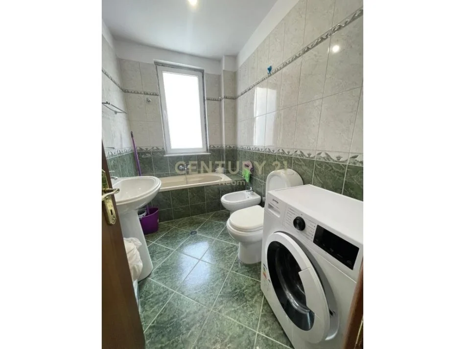 Tirane, jepet me qera apartament 2+1 Kati 1, 116 m² 600 € (kopeshti zoologjik)