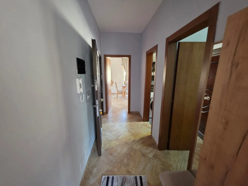 Tirane, jepet me qera apartament 2+1+Ballkon Kati 3, 90 m² 600 € (Rruga Rrapo Hekali)