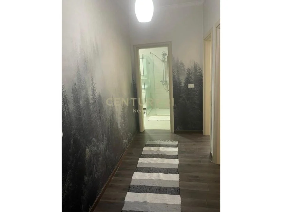 Tirane, jepet me qera apartament 1+1 Kati 5, 74 m² 500 € (bulevardi i ri)