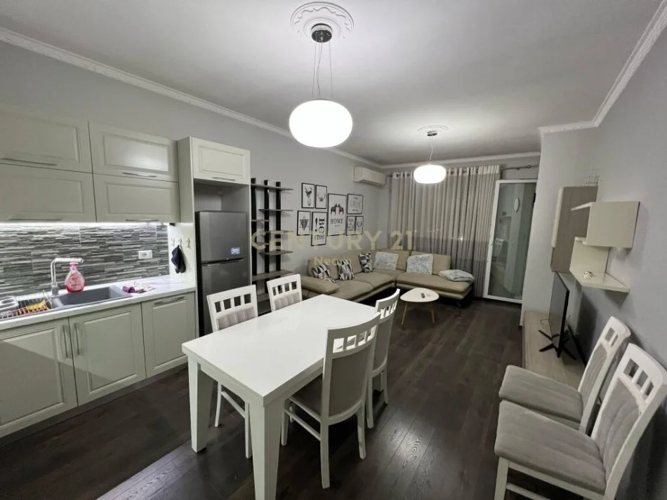 Tirane, jepet me qera apartament 1+1 Kati 5, 74 m² 500 € (bulevardi i ri)