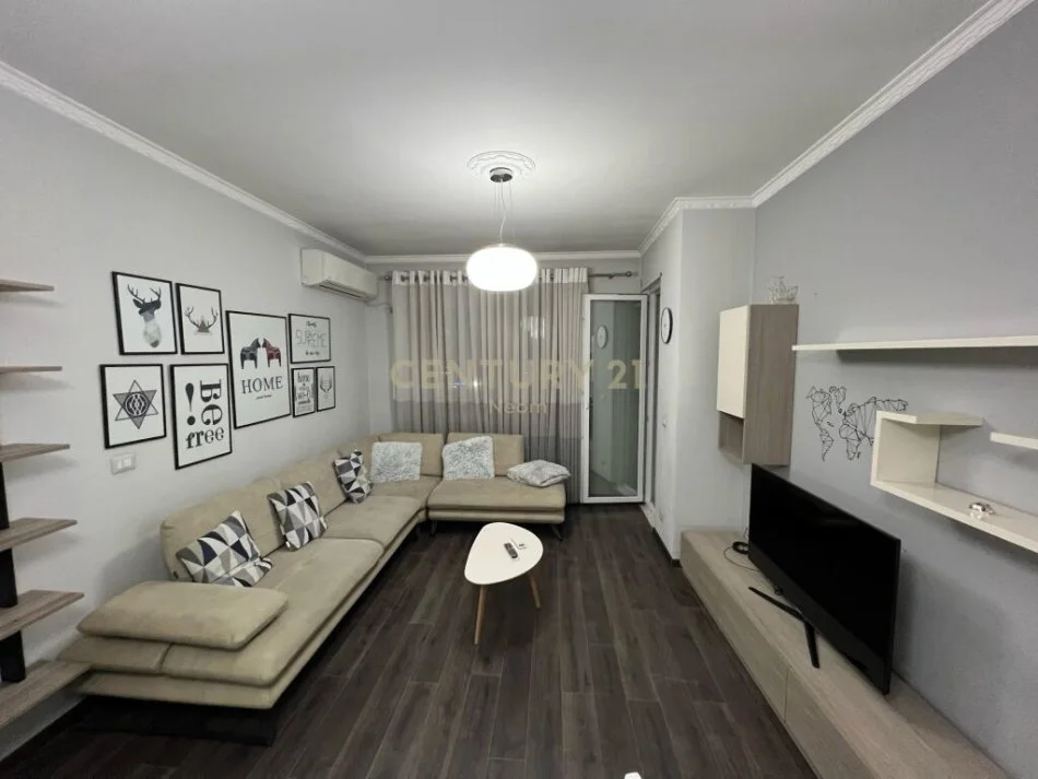 Tirane, jepet me qera apartament 1+1 Kati 5, 74 m² 500 € (bulevardi i ri)