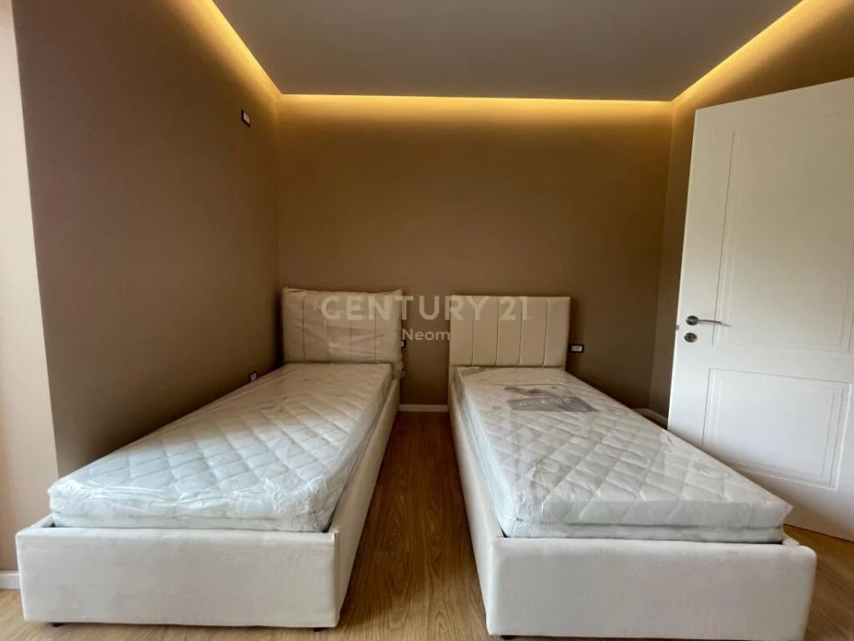 Tirane, jepet me qera apartament 2+1 Kati 1, 117 m² 750 € (kopeshti botanik)