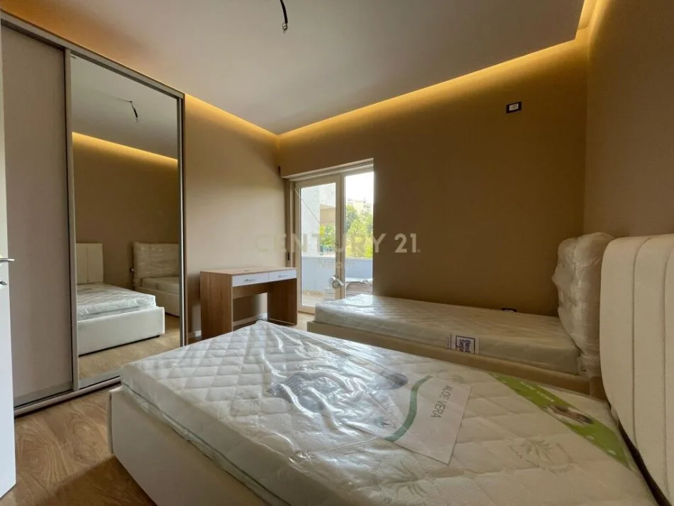 Tirane, jepet me qera apartament 2+1 Kati 1, 103 m² 750 € (kopeshti botanik)