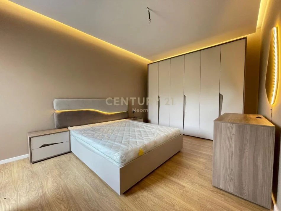 Tirane, jepet me qera apartament 2+1 Kati 1, 103 m² 750 € (kopeshti botanik)