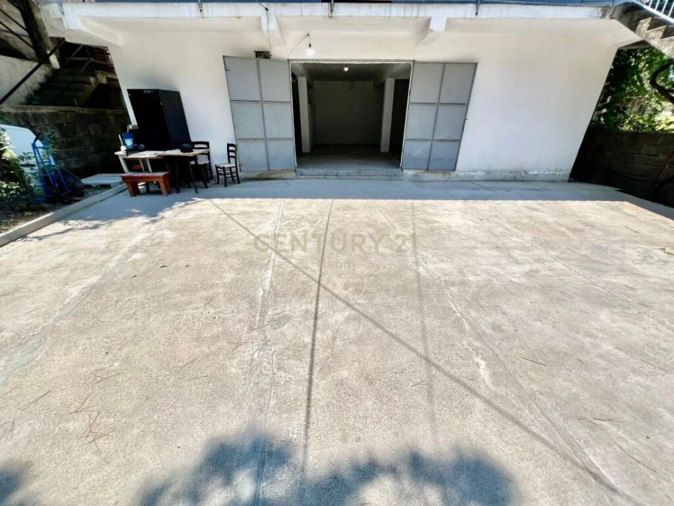 Tirane, jepet me qera apartament 1+1 Kati 0, 220 m² 550 € (misto mame)