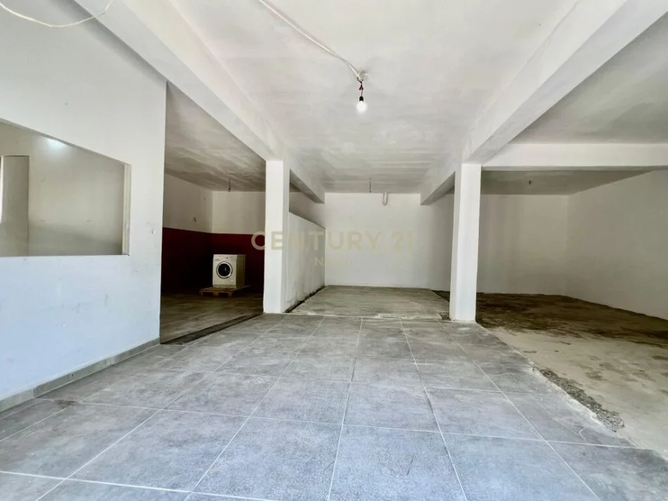 Tirane, jepet me qera ambjent biznesi Kati 0, 220 m² 550 € (misto mame)