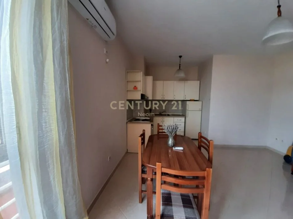 Tirane, jepet me qera apartament 1+1 Kati 4, 63 m² 450 € (pazari i ri)
