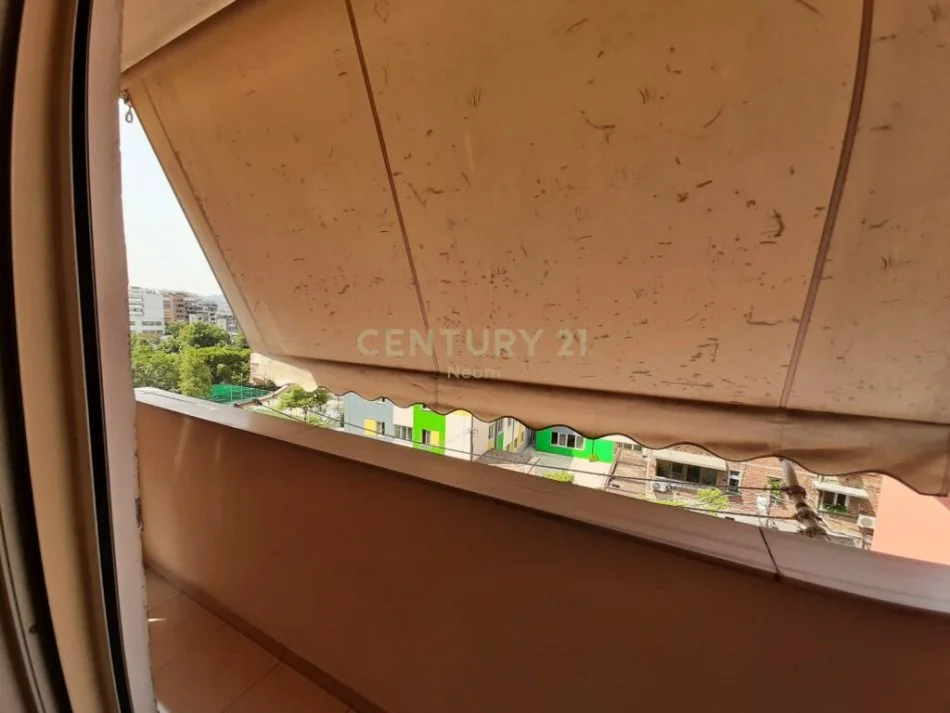 Tirane, jepet me qera apartament 1+1 Kati 4, 63 m² 450 € (pazari i ri)