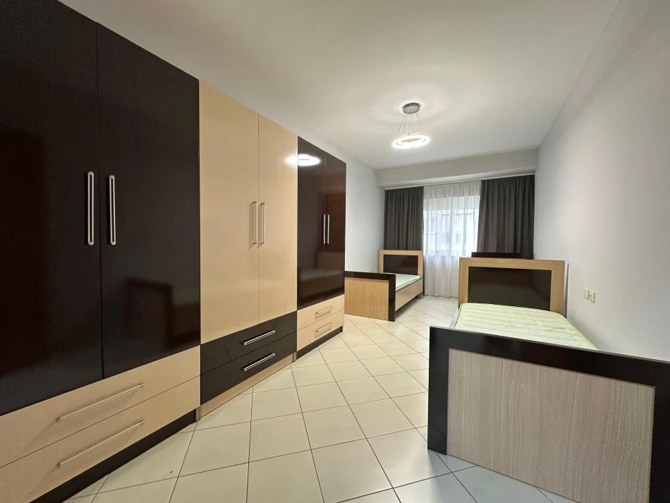Tirane, shitet apartament 2+1 Kati 2, 114 m² 142.000 € (Ysberisht)