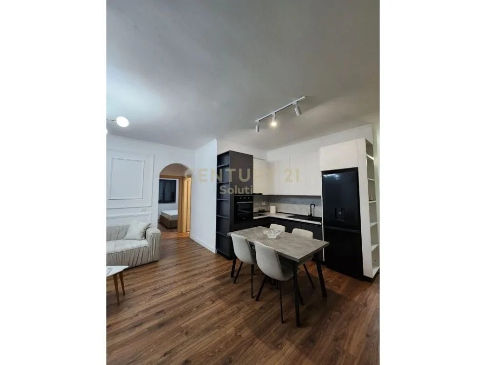 Tirane, jepet me qera apartament 2+1 Kati 8, 82 m² 500 € (yzberisht)