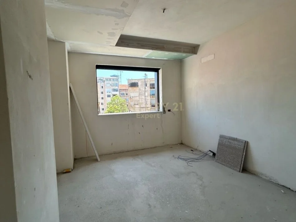Tirane, shitet apartament 2+1 Kati 4, 117 m² 258.000 € (Rruga e Durresit)