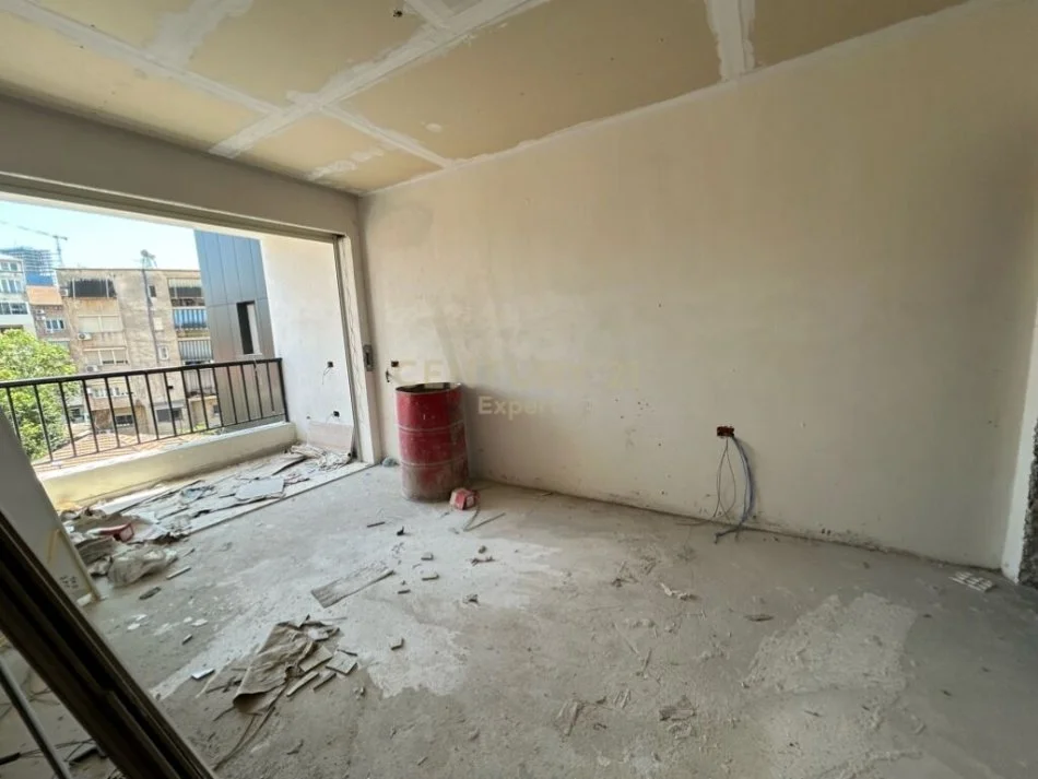 Tirane, shitet apartament 2+1 Kati 4, 117 m² 258.000 € (Rruga e Durresit)