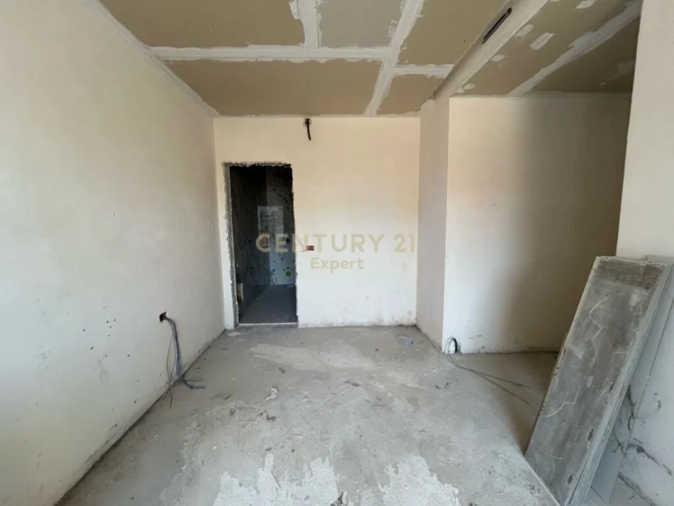 Tirane, shitet apartament 2+1 Kati 4, 117 m² 258.000 € (Rruga e Durresit)