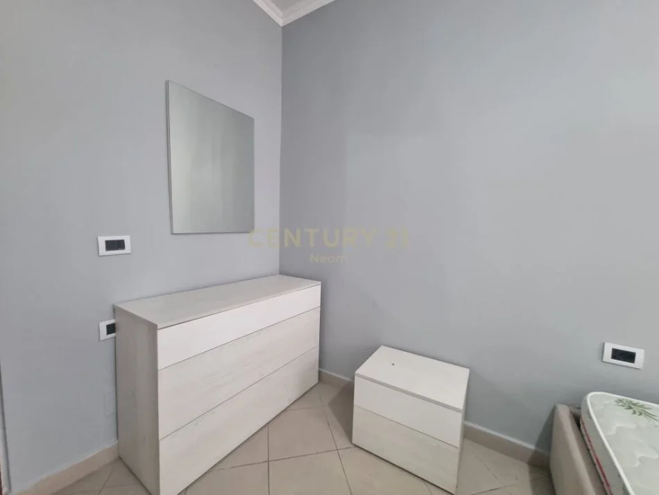 Tirane, jepet me qera apartament 1+1 Kati 2, 56 m² 450 € (ferit xhajko)