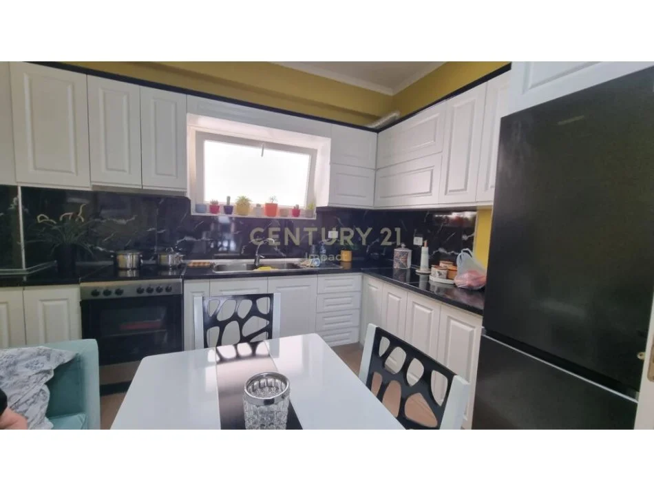 Tirane, shitet apartament 1+1 Kati 2, 69 m² 110.000 € (Rruga e dibres)