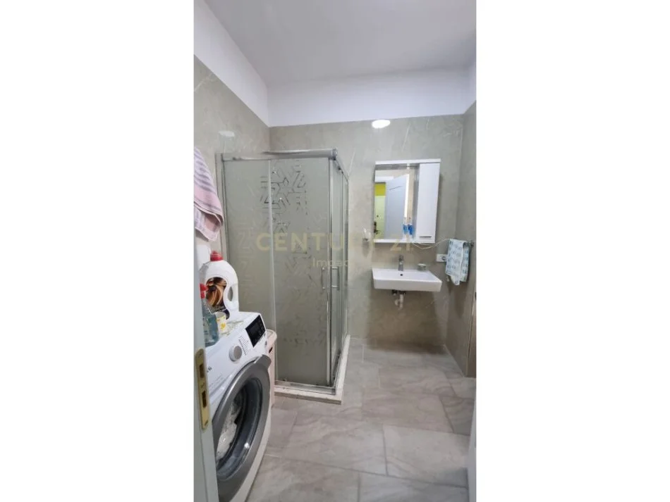 Tirane, shitet apartament 1+1+Ballkon Kati 2, 69 m² 110.000 € (rruga e dibres)