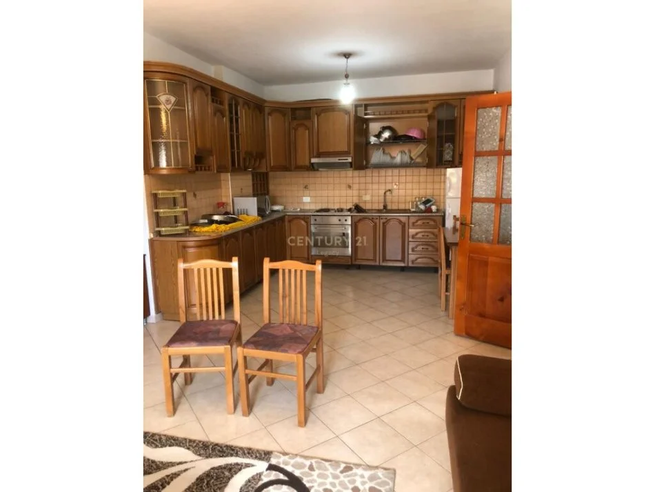 Tirane, jepet me qera apartament 1+1 Kati 4, 68 m² 400 € (rruga e duresit)