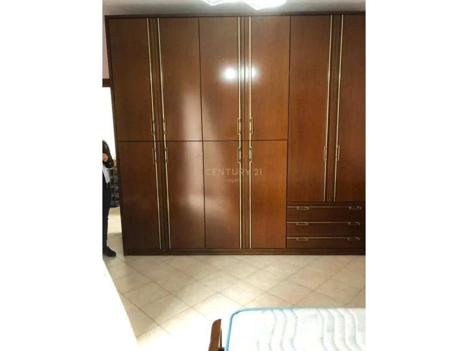 Tirane, jepet me qera apartament 1+1 Kati 4, 68 m² 400 € (rruga e duresit)