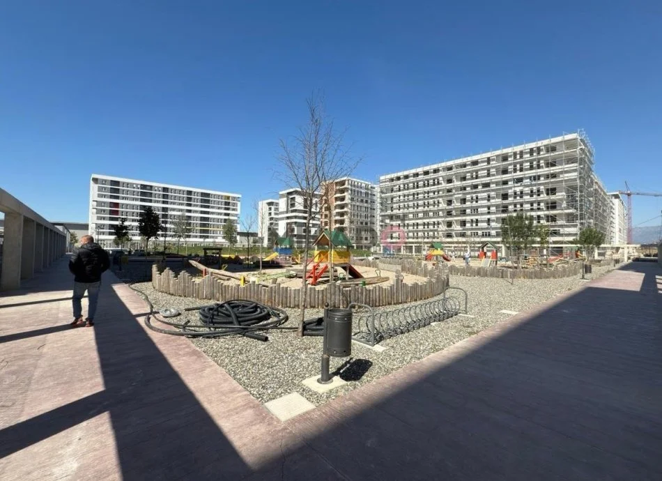 Tirane, shitet apartament 2+1 Kati 2, 101 m² 110.000 € (univers city)