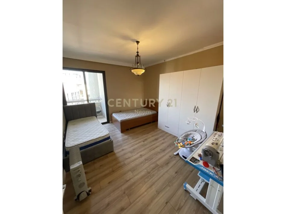 Tirane, shitet apartament 3+1 Kati 10, 133 m² 295.000 € (rruga e kosovarve)
