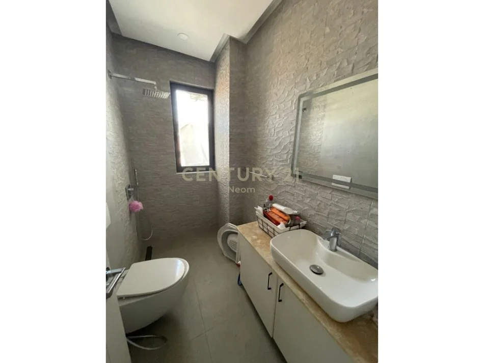 Tirane, shitet apartament 3+1 Kati 10, 133 m² 295.000 € (rruga e kosovarve)